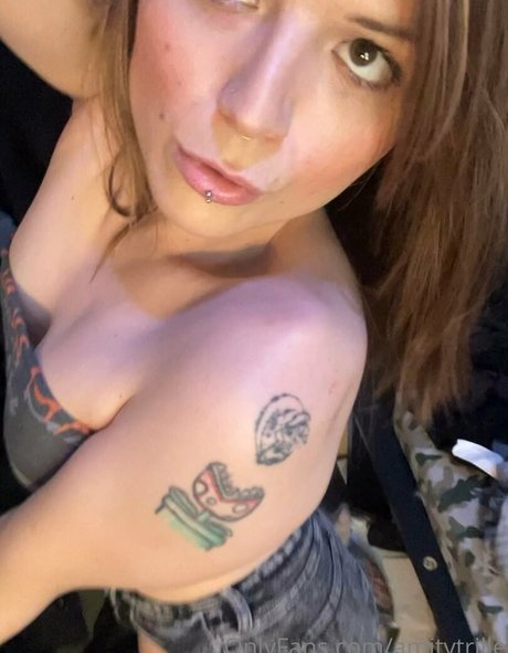 amythrill star high quality img