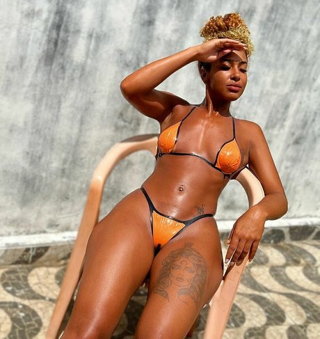 Emelly Souza star high quality pictures