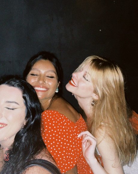 gbrllareis nude actress photos