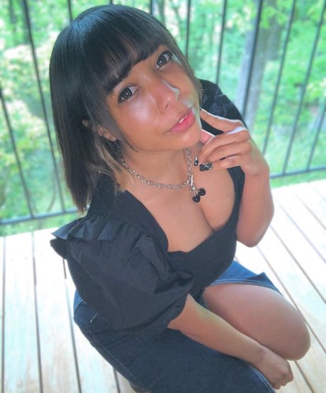 Arijapan star sexy pics