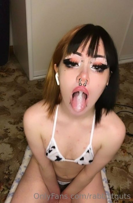 rabb1tguts model pretty pic