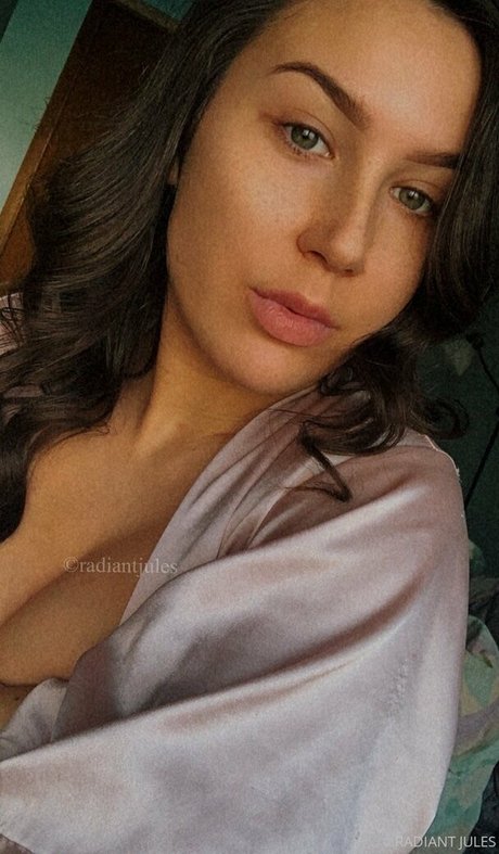 RadiantJules pornstar free photos