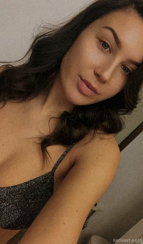 RadiantJules erotic pornstar pics