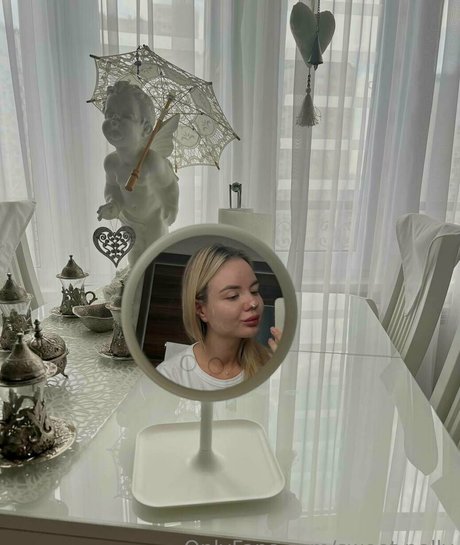 sweet polly nudes model img