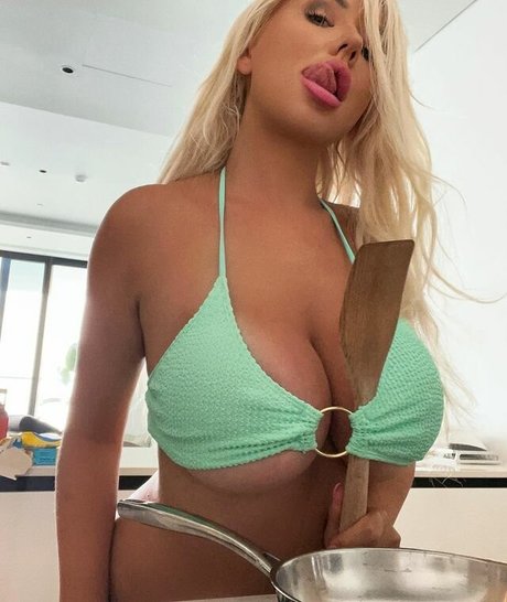 amandabreden erotic actress photo