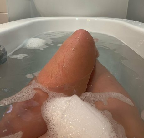 emily bella free model pic