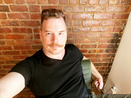 Guynewyork star top img