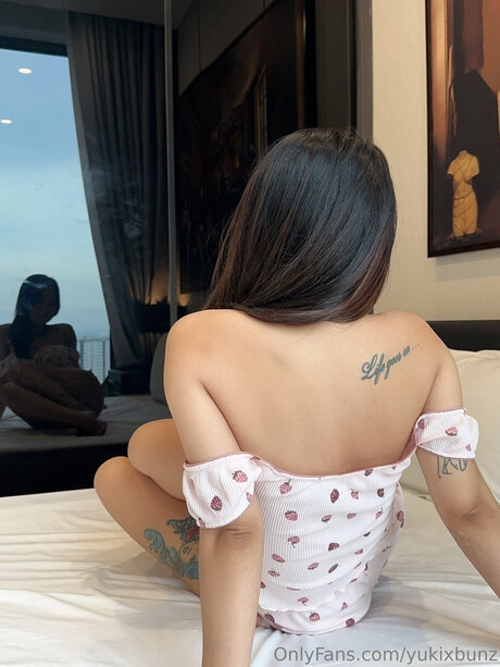 Yukixbunz pornstar naked pictures