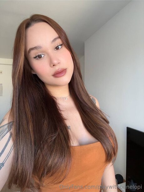 Playwithpenelopi model erotic pic