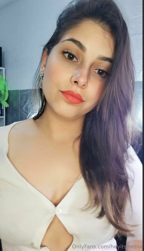 Heyitsmebia model xxx photos