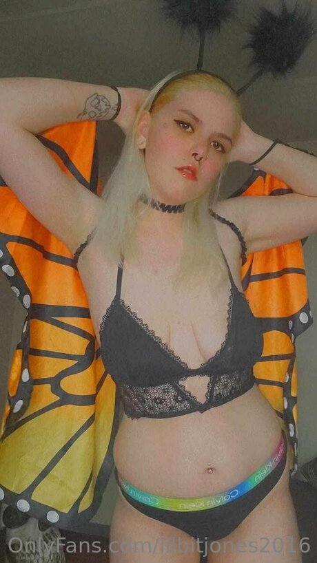 Lilbitjones2016 star porn photo