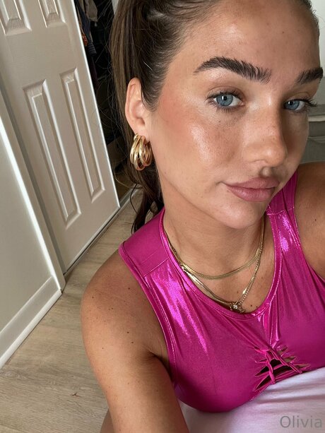Oliviaj4 top model pic