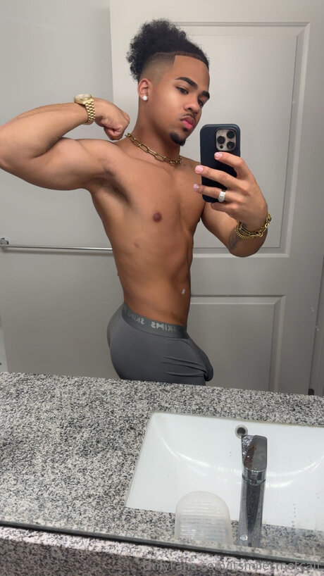 Itsmilesmetcalf model high quality img