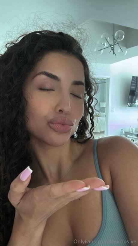 Ttexclusive model naked pic