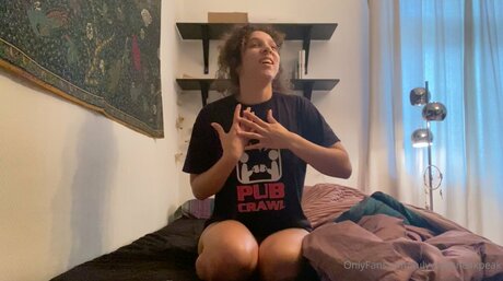 Ivynovascandyshop pretty model pic