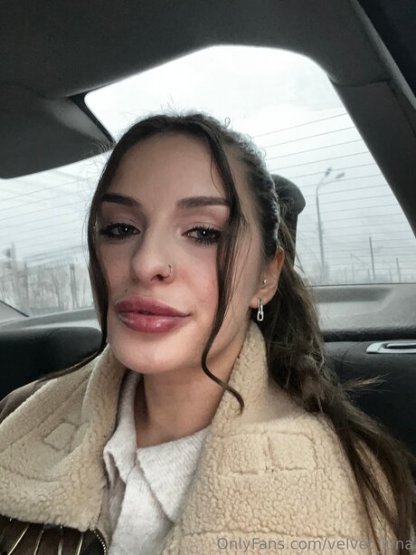 Velvet Luna pretty actress photo