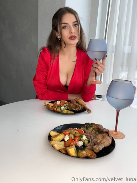 Velvet Luna nice star pic