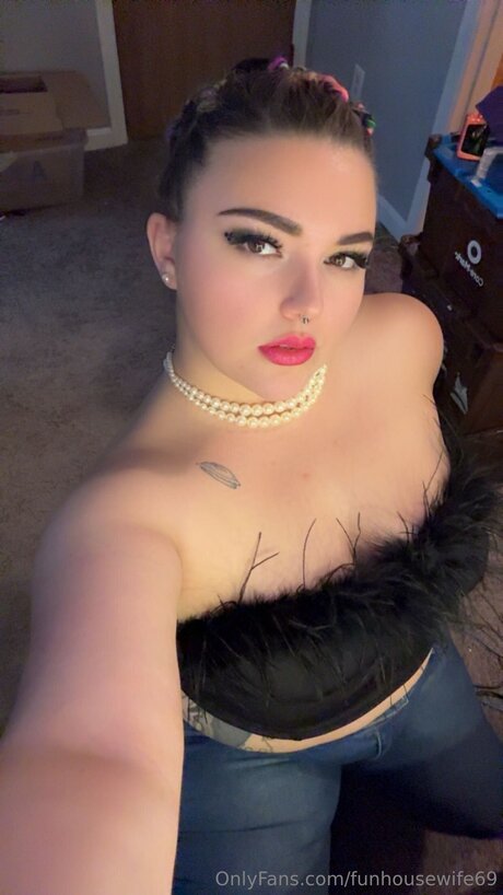 Funhousewife69 model nude galleries