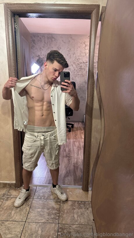 Bigblondbanger star sex photo