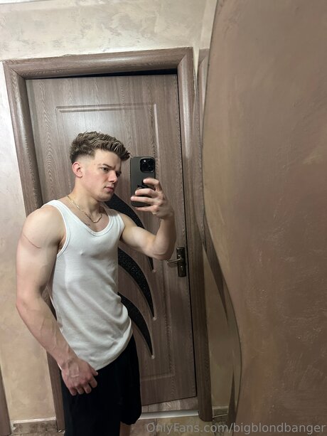 Bigblondbanger sexy pornstar photos