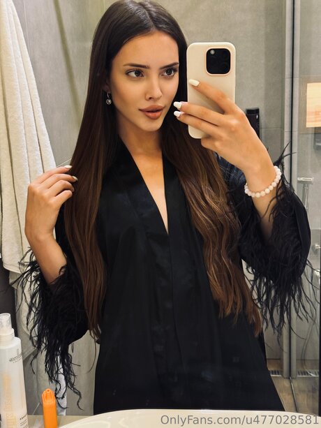 Karina Paw nude actress photos