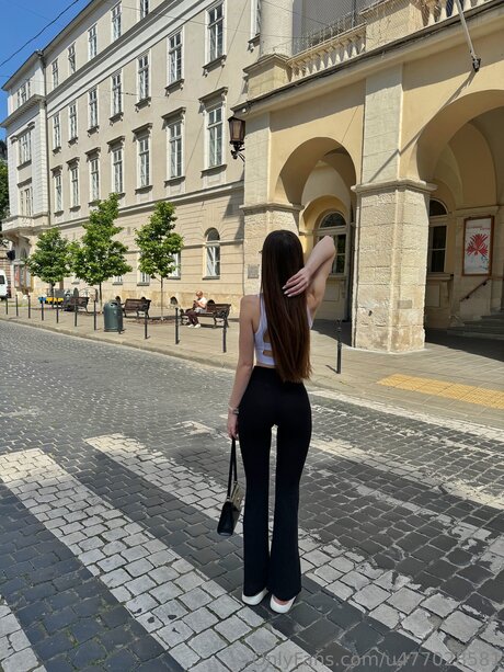 Karina Paw pretty star photo