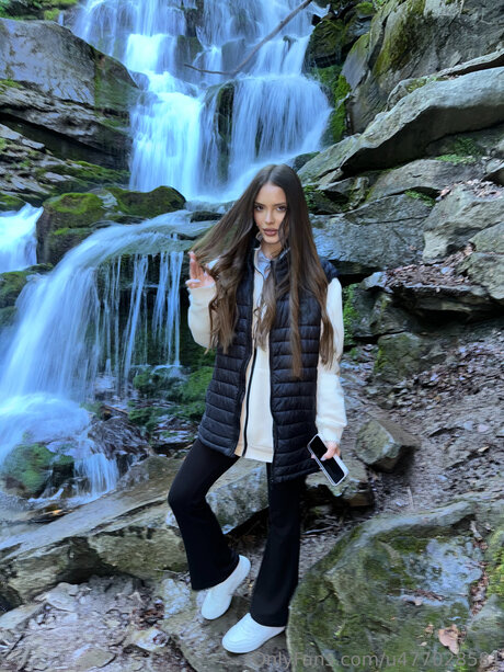 Karina Paw xxx star photo