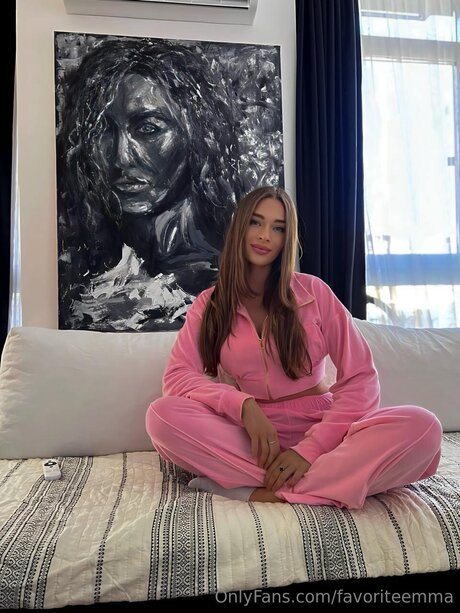 Slyemma beautiful model pic