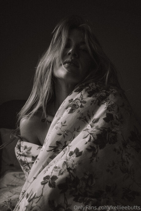Kellieebutts pornographic actress photos