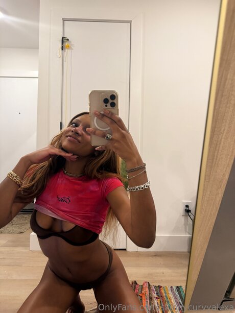 Skinnycurvyalexa free model pics