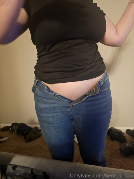 Here P1ggy art actress pics