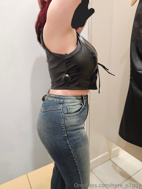 Here P1ggy star high quality pics