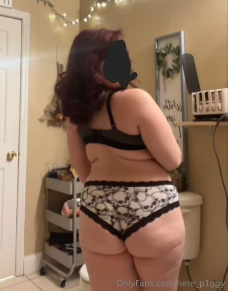 Here P1ggy pornographic actress image