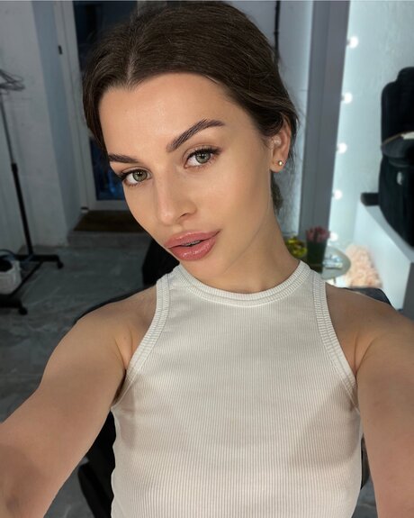 Cutie Karina star picture