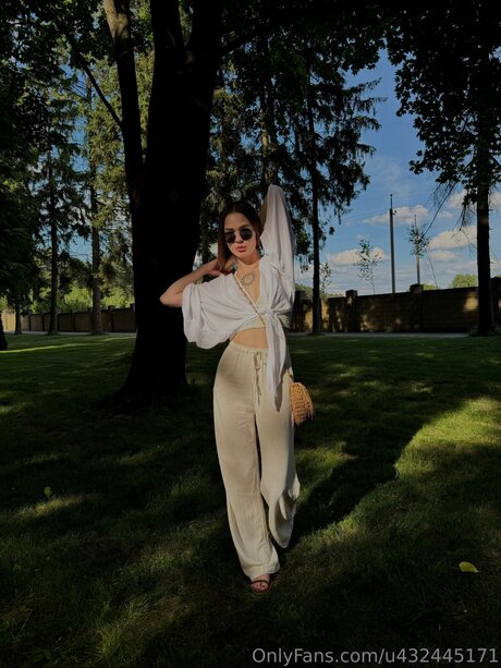 Liyaanderson model high quality img