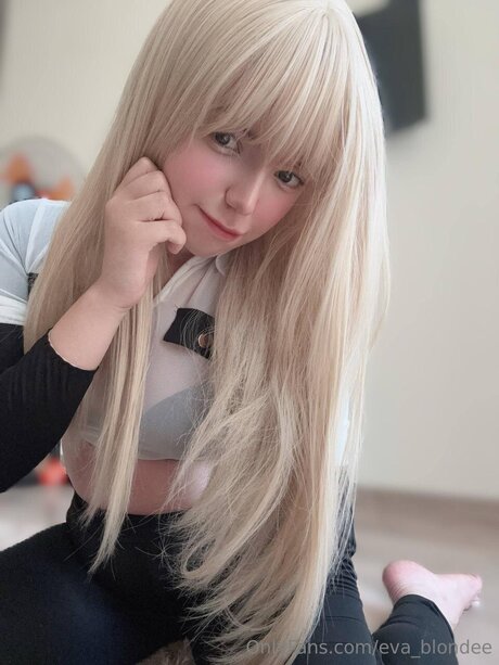 Eva Blondee perfect actress img