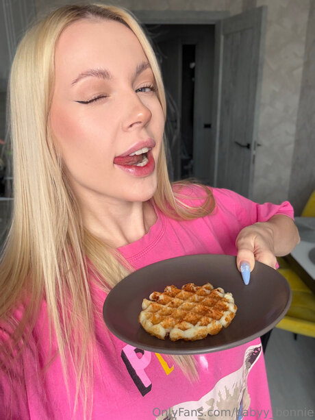 Babyy Bonnie model free pic