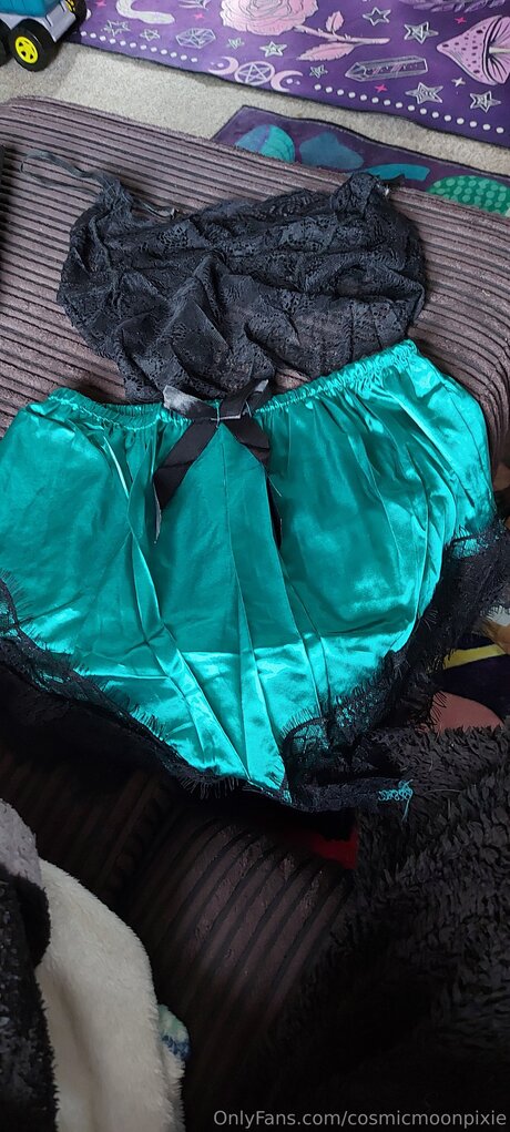 Cosmicmoonpixie Profile pic