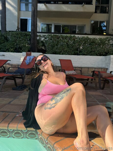 Peatykittykiss hot actress image