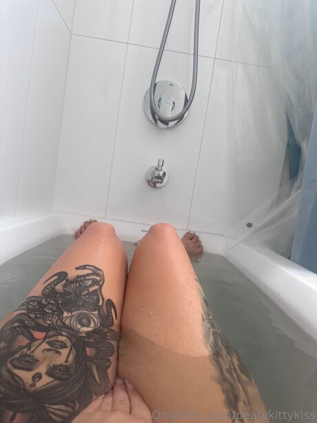 Peatykittykiss model porn pics