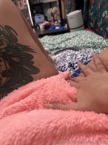 Peatykittykiss hd pornstar photos