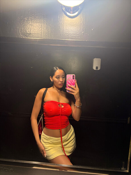 Bustynikki model naked photo