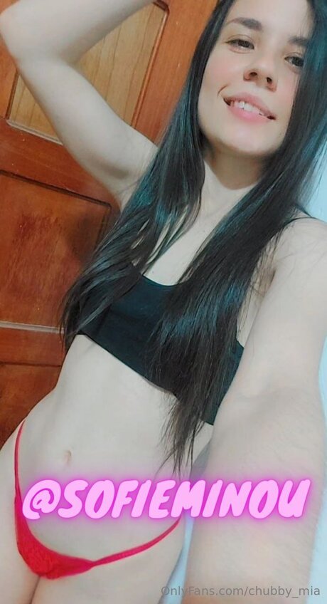 Chubby Mia pornographic model pics