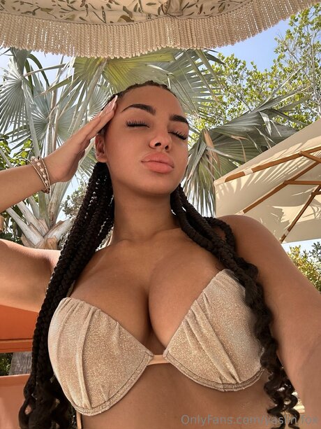 Yaslin Fox model perfect photos