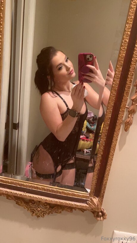 Foxxyroxxy96 hot model pic
