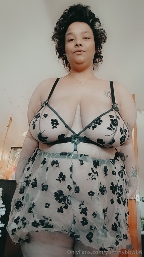 Yummybbw86 model porn image