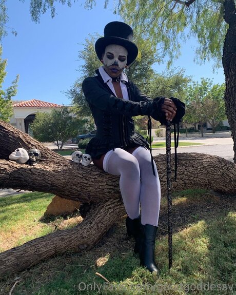 Rightwhereuwantme star pornographic picture