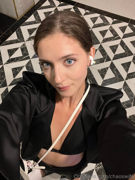 Chaoswife erotic actress images