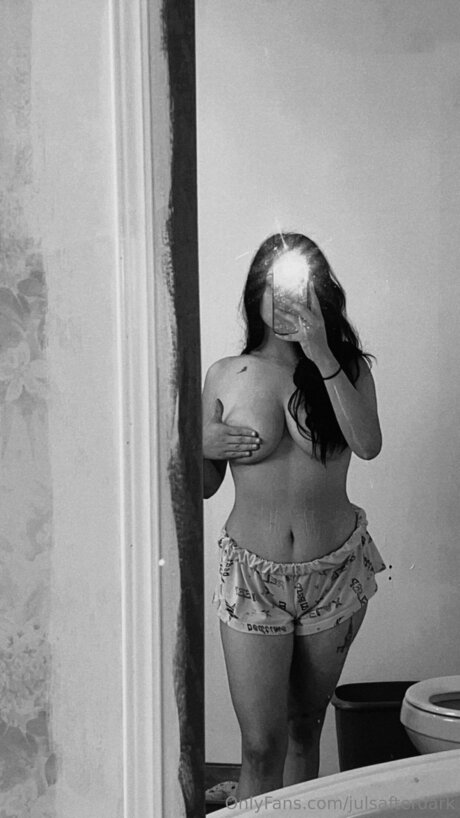 Julsafterdark model free images