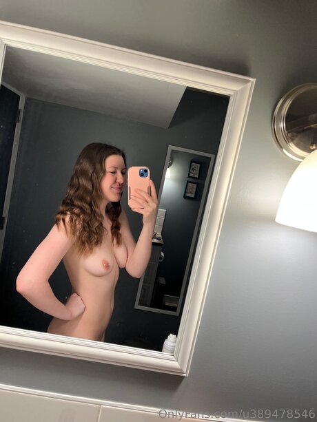 U389478546 top model img